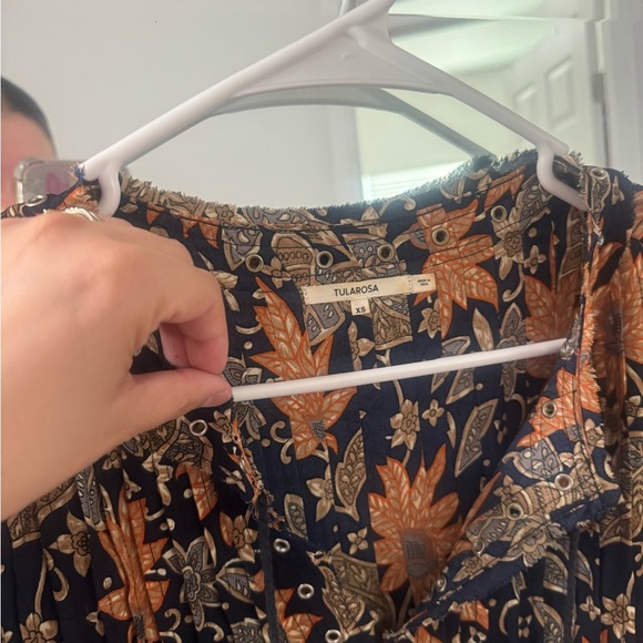 Tularosa Falling Floral Grommet Frayed Edges Top XS - Picture 3 of 3